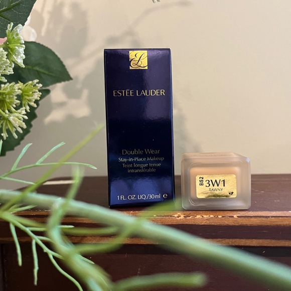 Estee Lauder Double Wear Stay In Place Makeup - Picture 6 of 14